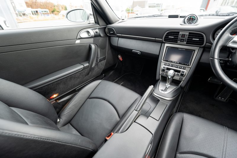 ポルシェ 911(Type997) ｶﾚﾗ4 ｽﾎﾟｰﾂｸﾛﾉPKG　ﾌﾞﾗｯｸﾚｻﾞｰｼｰﾄ ｼｰﾄﾋｰﾀｰ ﾅﾋﾞTV ｽﾎﾟｴｸﾞ PASM ｽﾎﾟｰﾂﾃﾞｻﾞｲﾝ19ｲﾝﾁAW ｷｾﾉﾝﾍｯﾄﾞﾗｲﾄ ｵｰﾄｴｱｺﾝ PSM F/Rﾌｫｸﾞ　2年保証