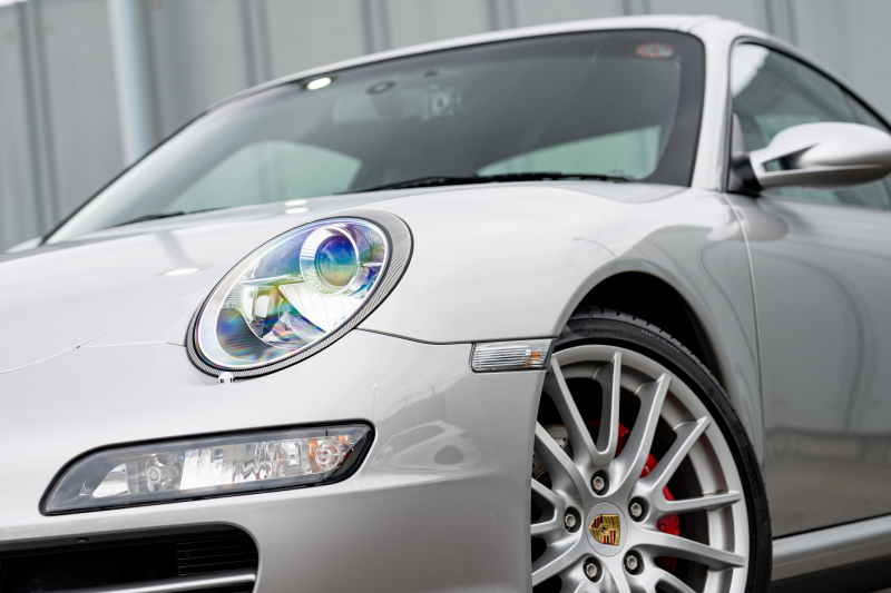 ポルシェ 911(Type997) ｶﾚﾗ4 ｽﾎﾟｰﾂｸﾛﾉPKG　ﾌﾞﾗｯｸﾚｻﾞｰｼｰﾄ ｼｰﾄﾋｰﾀｰ ﾅﾋﾞTV ｽﾎﾟｴｸﾞ PASM ｽﾎﾟｰﾂﾃﾞｻﾞｲﾝ19ｲﾝﾁAW ｷｾﾉﾝﾍｯﾄﾞﾗｲﾄ ｵｰﾄｴｱｺﾝ PSM F/Rﾌｫｸﾞ　2年保証