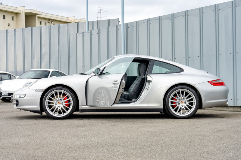 ポルシェ 911(Type997) ｶﾚﾗ4 ｽﾎﾟｰﾂｸﾛﾉPKG　ﾌﾞﾗｯｸﾚｻﾞｰｼｰﾄ ｼｰﾄﾋｰﾀｰ ﾅﾋﾞTV ｽﾎﾟｴｸﾞ PASM ｽﾎﾟｰﾂﾃﾞｻﾞｲﾝ19ｲﾝﾁAW ｷｾﾉﾝﾍｯﾄﾞﾗｲﾄ ｵｰﾄｴｱｺﾝ PSM F/Rﾌｫｸﾞ　2年保証