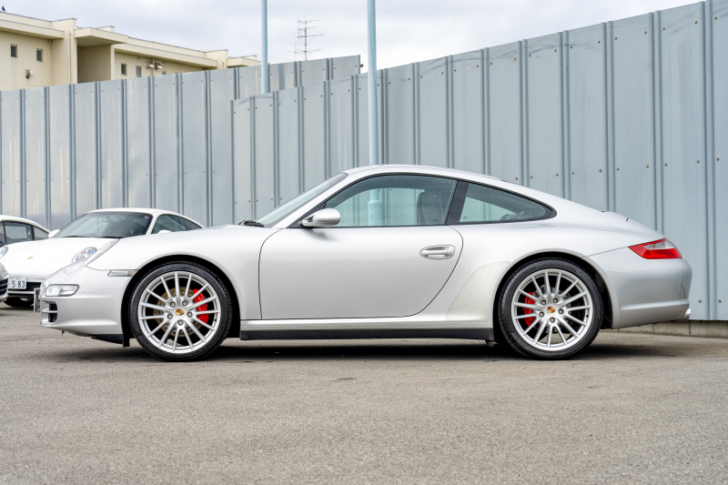 ポルシェ 911(Type997) ｶﾚﾗ4 ｽﾎﾟｰﾂｸﾛﾉPKG　ﾌﾞﾗｯｸﾚｻﾞｰｼｰﾄ ｼｰﾄﾋｰﾀｰ ﾅﾋﾞTV ｽﾎﾟｴｸﾞ PASM ｽﾎﾟｰﾂﾃﾞｻﾞｲﾝ19ｲﾝﾁAW ｷｾﾉﾝﾍｯﾄﾞﾗｲﾄ ｵｰﾄｴｱｺﾝ PSM F/Rﾌｫｸﾞ　2年保証