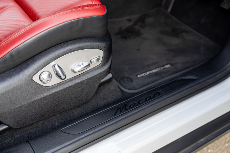 ポルシェ マカン ﾍﾞｰｽｸﾞﾚｰﾄﾞ　MY20 ｶﾞｰﾈｯﾄﾚｯﾄﾞﾚｻﾞｰPKG ｼｰﾄﾋｰﾀｰ PCMﾅﾋﾞ ﾌﾙｾｸﾞTV AppleCarPlay ﾊﾟｰｸｱｼｽﾄ TPM ｵｰﾄﾃｰﾙｹﾞｰﾄ ｶﾗｰｸﾚｽﾄｷｬｯﾌﾟ ﾏｶﾝS18ｲﾝﾁAW　2年保証