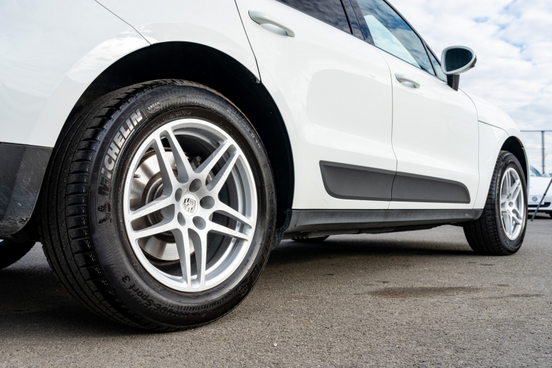 ポルシェ マカン ﾍﾞｰｽｸﾞﾚｰﾄﾞ　MY20 ｶﾞｰﾈｯﾄﾚｯﾄﾞﾚｻﾞｰPKG ｼｰﾄﾋｰﾀｰ PCMﾅﾋﾞ ﾌﾙｾｸﾞTV AppleCarPlay ﾊﾟｰｸｱｼｽﾄ TPM ｵｰﾄﾃｰﾙｹﾞｰﾄ ｶﾗｰｸﾚｽﾄｷｬｯﾌﾟ ﾏｶﾝS18ｲﾝﾁAW　2年保証