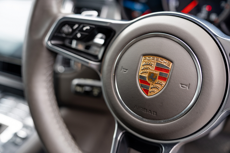 ポルシェ マカン ﾀｰﾎﾞ ｽﾎﾟｰﾂｸﾛﾉPKG　MY15 ｱﾀﾞﾌﾟﾃｨﾌﾞｽﾎﾟｰﾂｼｰﾄ AppleCarplay ｽﾎﾟｰﾂｴｸﾞｿﾞｰｽﾄ PASM/ｴｱｻｽ ｴﾝﾄﾘｰﾄﾞﾗｲﾌﾞ 911ﾀｰﾎﾞﾃﾞｻﾞｲﾝ21ｲﾝﾁAW　2年保証