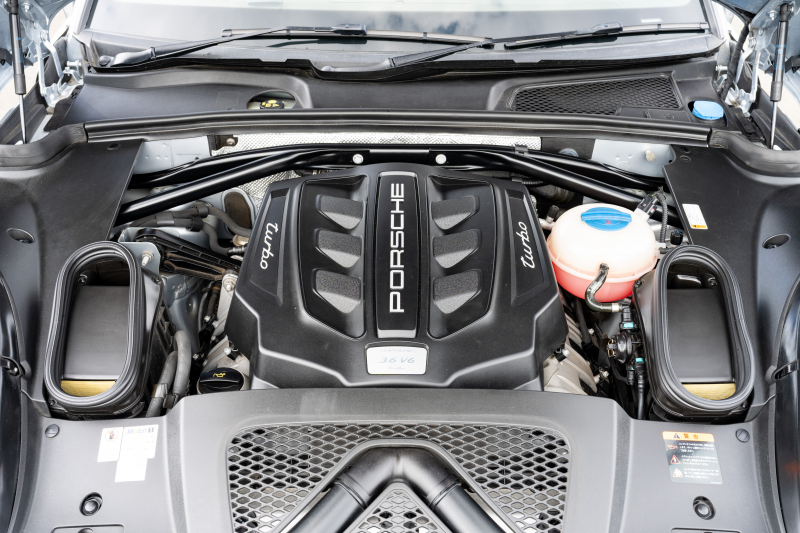 ポルシェ マカン ﾀｰﾎﾞ ｽﾎﾟｰﾂｸﾛﾉPKG　MY15 ｱﾀﾞﾌﾟﾃｨﾌﾞｽﾎﾟｰﾂｼｰﾄ AppleCarplay ｽﾎﾟｰﾂｴｸﾞｿﾞｰｽﾄ PASM/ｴｱｻｽ ｴﾝﾄﾘｰﾄﾞﾗｲﾌﾞ 911ﾀｰﾎﾞﾃﾞｻﾞｲﾝ21ｲﾝﾁAW　2年保証