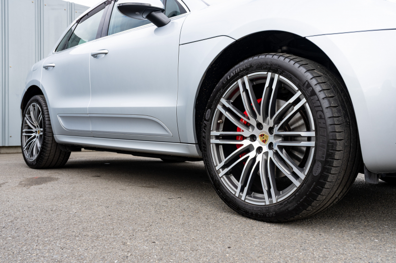 ポルシェ マカン ﾀｰﾎﾞ ｽﾎﾟｰﾂｸﾛﾉPKG　MY15 ｱﾀﾞﾌﾟﾃｨﾌﾞｽﾎﾟｰﾂｼｰﾄ AppleCarplay ｽﾎﾟｰﾂｴｸﾞｿﾞｰｽﾄ PASM/ｴｱｻｽ ｴﾝﾄﾘｰﾄﾞﾗｲﾌﾞ 911ﾀｰﾎﾞﾃﾞｻﾞｲﾝ21ｲﾝﾁAW　2年保証