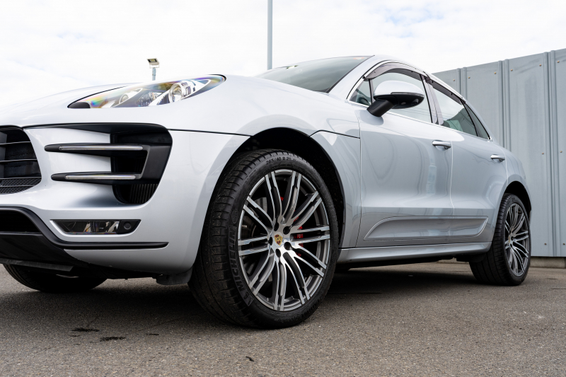 ポルシェ マカン ﾀｰﾎﾞ ｽﾎﾟｰﾂｸﾛﾉPKG　MY15 ｱﾀﾞﾌﾟﾃｨﾌﾞｽﾎﾟｰﾂｼｰﾄ AppleCarplay ｽﾎﾟｰﾂｴｸﾞｿﾞｰｽﾄ PASM/ｴｱｻｽ ｴﾝﾄﾘｰﾄﾞﾗｲﾌﾞ 911ﾀｰﾎﾞﾃﾞｻﾞｲﾝ21ｲﾝﾁAW　2年保証