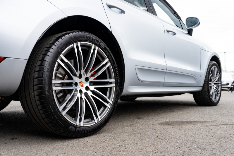 ポルシェ マカン ﾀｰﾎﾞ ｽﾎﾟｰﾂｸﾛﾉPKG　MY15 ｱﾀﾞﾌﾟﾃｨﾌﾞｽﾎﾟｰﾂｼｰﾄ AppleCarplay ｽﾎﾟｰﾂｴｸﾞｿﾞｰｽﾄ PASM/ｴｱｻｽ ｴﾝﾄﾘｰﾄﾞﾗｲﾌﾞ 911ﾀｰﾎﾞﾃﾞｻﾞｲﾝ21ｲﾝﾁAW　2年保証