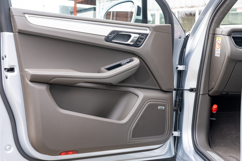 ポルシェ マカン ﾀｰﾎﾞ ｽﾎﾟｰﾂｸﾛﾉPKG　MY15 ｱﾀﾞﾌﾟﾃｨﾌﾞｽﾎﾟｰﾂｼｰﾄ AppleCarplay ｽﾎﾟｰﾂｴｸﾞｿﾞｰｽﾄ PASM/ｴｱｻｽ ｴﾝﾄﾘｰﾄﾞﾗｲﾌﾞ 911ﾀｰﾎﾞﾃﾞｻﾞｲﾝ21ｲﾝﾁAW　2年保証