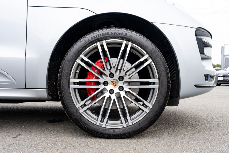 ポルシェ マカン ﾀｰﾎﾞ ｽﾎﾟｰﾂｸﾛﾉPKG　MY15 ｱﾀﾞﾌﾟﾃｨﾌﾞｽﾎﾟｰﾂｼｰﾄ AppleCarplay ｽﾎﾟｰﾂｴｸﾞｿﾞｰｽﾄ PASM/ｴｱｻｽ ｴﾝﾄﾘｰﾄﾞﾗｲﾌﾞ 911ﾀｰﾎﾞﾃﾞｻﾞｲﾝ21ｲﾝﾁAW　2年保証