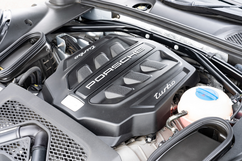 ポルシェ マカン ﾀｰﾎﾞ ｽﾎﾟｰﾂｸﾛﾉPKG　MY15 ｱﾀﾞﾌﾟﾃｨﾌﾞｽﾎﾟｰﾂｼｰﾄ AppleCarplay ｽﾎﾟｰﾂｴｸﾞｿﾞｰｽﾄ PASM/ｴｱｻｽ ｴﾝﾄﾘｰﾄﾞﾗｲﾌﾞ 911ﾀｰﾎﾞﾃﾞｻﾞｲﾝ21ｲﾝﾁAW　2年保証