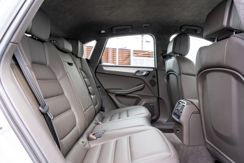 ポルシェ マカン ﾀｰﾎﾞ ｽﾎﾟｰﾂｸﾛﾉPKG　MY15 ｱﾀﾞﾌﾟﾃｨﾌﾞｽﾎﾟｰﾂｼｰﾄ AppleCarplay ｽﾎﾟｰﾂｴｸﾞｿﾞｰｽﾄ PASM/ｴｱｻｽ ｴﾝﾄﾘｰﾄﾞﾗｲﾌﾞ 911ﾀｰﾎﾞﾃﾞｻﾞｲﾝ21ｲﾝﾁAW　2年保証