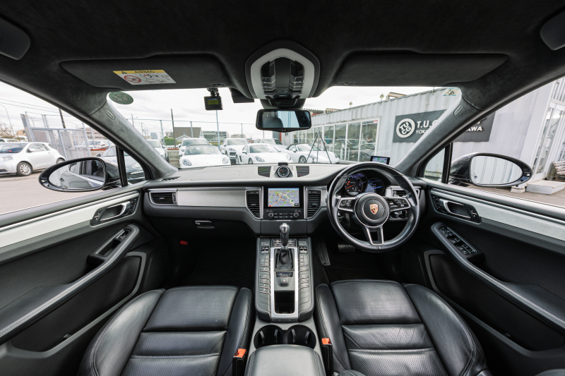 ポルシェ マカン ﾀｰﾎﾞ ｽﾎﾟｰﾂｸﾛﾉPKG　MY17 ﾌﾞﾗｯｸﾚｻﾞｰｼｰﾄ PCMﾅﾋﾞ LED/PDLS+ PASM ｴﾝﾄﾘｰﾄﾞﾗｲﾌﾞ BOSEｻｳﾝﾄﾞ ｸﾙｺﾝ ﾏｶﾝﾀｰﾎﾞ19ｲﾝﾁAW　2年保証