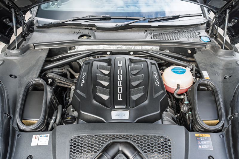 ポルシェ マカン ﾀｰﾎﾞ ｽﾎﾟｰﾂｸﾛﾉPKG　MY17 ﾌﾞﾗｯｸﾚｻﾞｰｼｰﾄ PCMﾅﾋﾞ LED/PDLS+ PASM ｴﾝﾄﾘｰﾄﾞﾗｲﾌﾞ BOSEｻｳﾝﾄﾞ ｸﾙｺﾝ ﾏｶﾝﾀｰﾎﾞ19ｲﾝﾁAW　2年保証