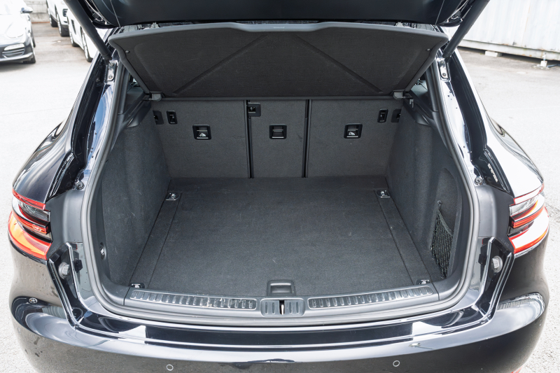 ポルシェ マカン ﾀｰﾎﾞ ｽﾎﾟｰﾂｸﾛﾉPKG　MY17 ﾌﾞﾗｯｸﾚｻﾞｰｼｰﾄ PCMﾅﾋﾞ LED/PDLS+ PASM ｴﾝﾄﾘｰﾄﾞﾗｲﾌﾞ BOSEｻｳﾝﾄﾞ ｸﾙｺﾝ ﾏｶﾝﾀｰﾎﾞ19ｲﾝﾁAW　2年保証