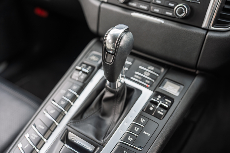 ポルシェ マカン ﾀｰﾎﾞ ｽﾎﾟｰﾂｸﾛﾉPKG　MY17 ﾌﾞﾗｯｸﾚｻﾞｰｼｰﾄ PCMﾅﾋﾞ LED/PDLS+ PASM ｴﾝﾄﾘｰﾄﾞﾗｲﾌﾞ BOSEｻｳﾝﾄﾞ ｸﾙｺﾝ ﾏｶﾝﾀｰﾎﾞ19ｲﾝﾁAW　2年保証