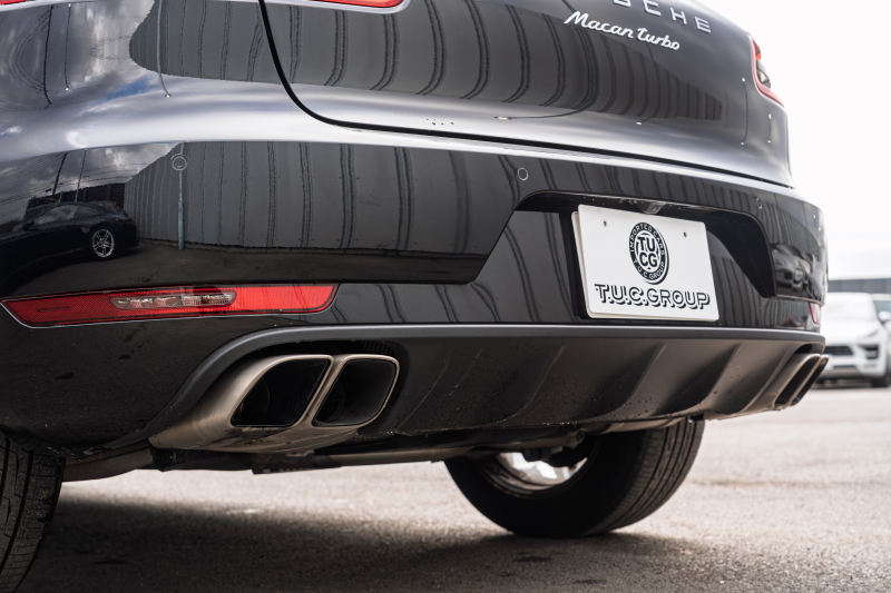 ポルシェ マカン ﾀｰﾎﾞ ｽﾎﾟｰﾂｸﾛﾉPKG　MY17 ﾌﾞﾗｯｸﾚｻﾞｰｼｰﾄ PCMﾅﾋﾞ LED/PDLS+ PASM ｴﾝﾄﾘｰﾄﾞﾗｲﾌﾞ BOSEｻｳﾝﾄﾞ ｸﾙｺﾝ ﾏｶﾝﾀｰﾎﾞ19ｲﾝﾁAW　2年保証