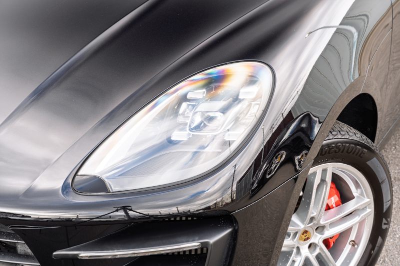 ポルシェ マカン ﾀｰﾎﾞ ｽﾎﾟｰﾂｸﾛﾉPKG　MY17 ﾌﾞﾗｯｸﾚｻﾞｰｼｰﾄ PCMﾅﾋﾞ LED/PDLS+ PASM ｴﾝﾄﾘｰﾄﾞﾗｲﾌﾞ BOSEｻｳﾝﾄﾞ ｸﾙｺﾝ ﾏｶﾝﾀｰﾎﾞ19ｲﾝﾁAW　2年保証