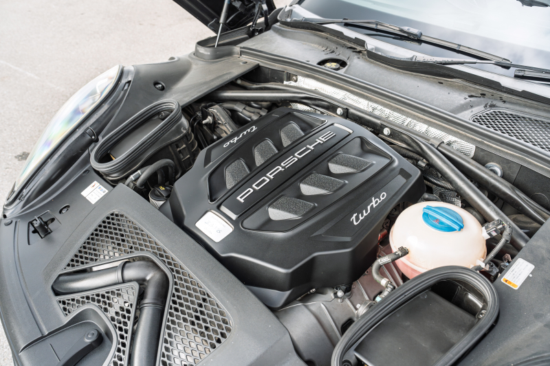 ポルシェ マカン ﾀｰﾎﾞ ｽﾎﾟｰﾂｸﾛﾉPKG　MY17 ﾌﾞﾗｯｸﾚｻﾞｰｼｰﾄ PCMﾅﾋﾞ LED/PDLS+ PASM ｴﾝﾄﾘｰﾄﾞﾗｲﾌﾞ BOSEｻｳﾝﾄﾞ ｸﾙｺﾝ ﾏｶﾝﾀｰﾎﾞ19ｲﾝﾁAW　2年保証