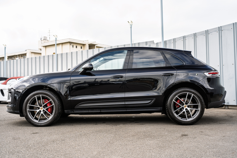 ポルシェ マカン S ｽﾎﾟｰﾂｸﾛﾉPKG　MY23 1ｵｰﾅｰ ﾂｰﾄﾝﾚｻﾞｰｲﾝﾃ(ﾌﾞﾗｯｸ/ﾓﾊｰｳﾞｪﾍﾞｰｼﾞｭ) ｱﾀﾞﾌﾟﾃｨﾌﾞｽﾎﾟｰﾂｼｰﾄ ﾍﾞﾝﾁﾚｰﾀｰ ﾊﾟﾉﾗﾏSR PCM ｽﾎﾟｰﾂｴｸﾞｿﾞｰｽﾄ PASM ﾏﾄﾘｯｸｽLED ﾏｶﾝS20AW　2年保証