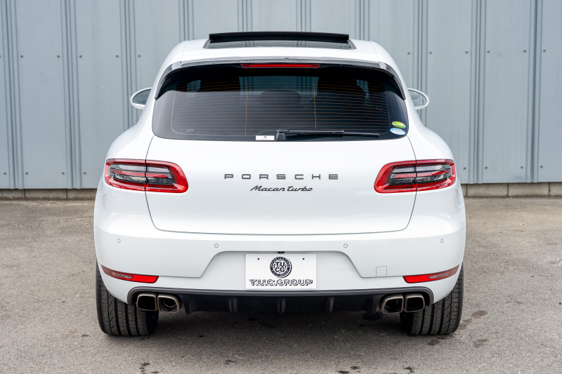 ポルシェ マカン ﾀｰﾎﾞ ｽﾎﾟｰﾂｸﾛﾉPKG　ﾂｰﾄﾝﾚｻﾞｰPKG(ｶﾞｰﾈｯﾄﾚｯﾄﾞ/ﾌﾞﾗｯｸ) ﾊﾟﾉﾗﾏｻﾝﾙｰﾌ PCMﾅﾋﾞTV PASM ｴﾝﾄﾘｰﾄﾞﾗｲﾌﾞ BOSEｻｳﾝﾄﾞ ｸﾙｺﾝ RSｽﾊﾟｲﾀﾞｰﾃﾞｻﾞｲﾝ20ｲﾝﾁAW　2年保証