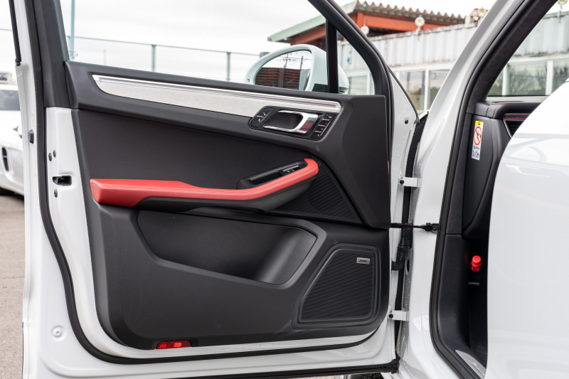 ポルシェ マカン ﾀｰﾎﾞ ｽﾎﾟｰﾂｸﾛﾉPKG　ﾂｰﾄﾝﾚｻﾞｰPKG(ｶﾞｰﾈｯﾄﾚｯﾄﾞ/ﾌﾞﾗｯｸ) ﾊﾟﾉﾗﾏｻﾝﾙｰﾌ PCMﾅﾋﾞTV PASM ｴﾝﾄﾘｰﾄﾞﾗｲﾌﾞ BOSEｻｳﾝﾄﾞ ｸﾙｺﾝ RSｽﾊﾟｲﾀﾞｰﾃﾞｻﾞｲﾝ20ｲﾝﾁAW　2年保証