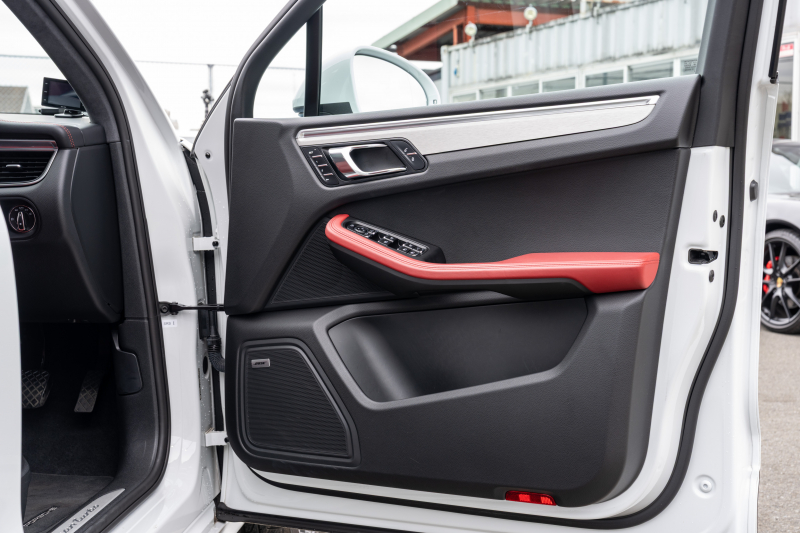 ポルシェ マカン ﾀｰﾎﾞ ｽﾎﾟｰﾂｸﾛﾉPKG　ﾂｰﾄﾝﾚｻﾞｰPKG(ｶﾞｰﾈｯﾄﾚｯﾄﾞ/ﾌﾞﾗｯｸ) ﾊﾟﾉﾗﾏｻﾝﾙｰﾌ PCMﾅﾋﾞTV PASM ｴﾝﾄﾘｰﾄﾞﾗｲﾌﾞ BOSEｻｳﾝﾄﾞ ｸﾙｺﾝ RSｽﾊﾟｲﾀﾞｰﾃﾞｻﾞｲﾝ20ｲﾝﾁAW　2年保証