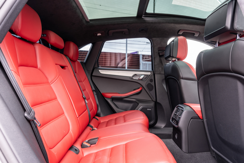 ポルシェ マカン ﾀｰﾎﾞ ｽﾎﾟｰﾂｸﾛﾉPKG　ﾂｰﾄﾝﾚｻﾞｰPKG(ｶﾞｰﾈｯﾄﾚｯﾄﾞ/ﾌﾞﾗｯｸ) ﾊﾟﾉﾗﾏｻﾝﾙｰﾌ PCMﾅﾋﾞTV PASM ｴﾝﾄﾘｰﾄﾞﾗｲﾌﾞ BOSEｻｳﾝﾄﾞ ｸﾙｺﾝ RSｽﾊﾟｲﾀﾞｰﾃﾞｻﾞｲﾝ20ｲﾝﾁAW　2年保証