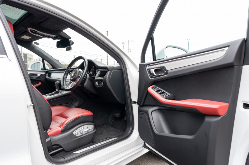 ポルシェ マカン ﾀｰﾎﾞ ｽﾎﾟｰﾂｸﾛﾉPKG　ﾂｰﾄﾝﾚｻﾞｰPKG(ｶﾞｰﾈｯﾄﾚｯﾄﾞ/ﾌﾞﾗｯｸ) ﾊﾟﾉﾗﾏｻﾝﾙｰﾌ PCMﾅﾋﾞTV PASM ｴﾝﾄﾘｰﾄﾞﾗｲﾌﾞ BOSEｻｳﾝﾄﾞ ｸﾙｺﾝ RSｽﾊﾟｲﾀﾞｰﾃﾞｻﾞｲﾝ20ｲﾝﾁAW　2年保証