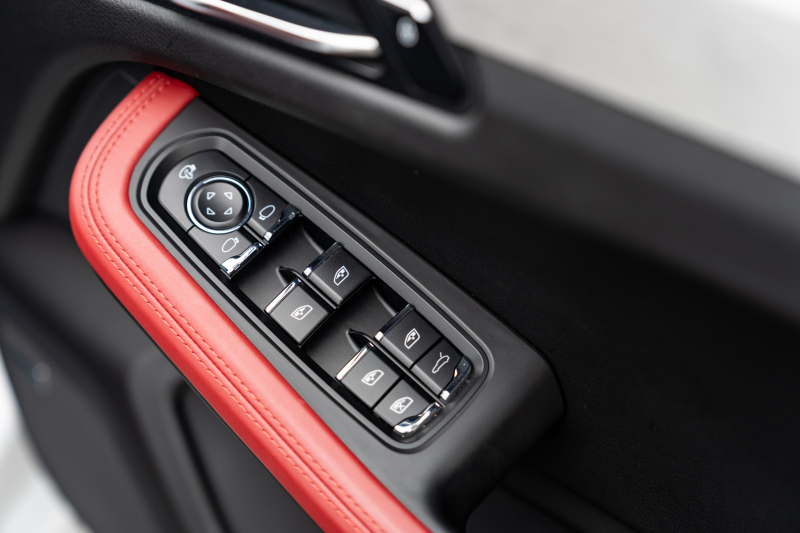 ポルシェ マカン ﾀｰﾎﾞ ｽﾎﾟｰﾂｸﾛﾉPKG　ﾂｰﾄﾝﾚｻﾞｰPKG(ｶﾞｰﾈｯﾄﾚｯﾄﾞ/ﾌﾞﾗｯｸ) ﾊﾟﾉﾗﾏｻﾝﾙｰﾌ PCMﾅﾋﾞTV PASM ｴﾝﾄﾘｰﾄﾞﾗｲﾌﾞ BOSEｻｳﾝﾄﾞ ｸﾙｺﾝ RSｽﾊﾟｲﾀﾞｰﾃﾞｻﾞｲﾝ20ｲﾝﾁAW　2年保証