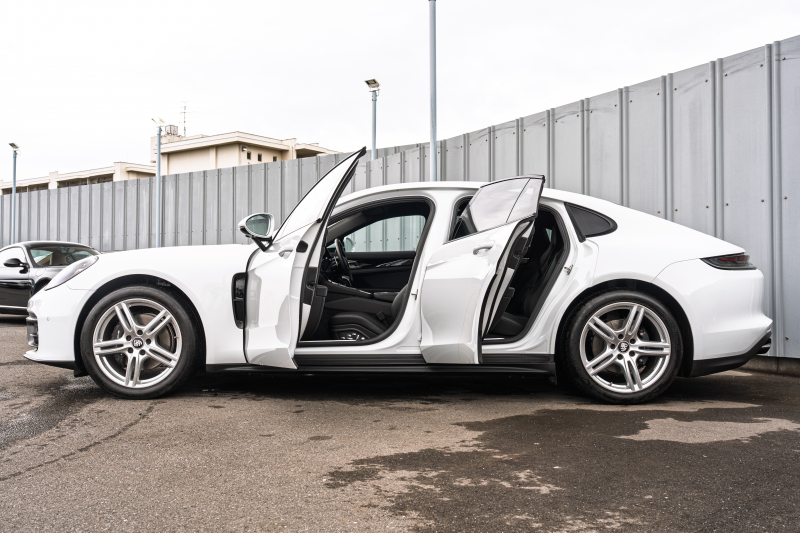 ポルシェ パナメーラ ﾍﾞｰｽｸﾞﾚｰﾄﾞ　1ｵｰﾅｰ ﾌﾞﾗｯｸﾚｻﾞｰｼｰﾄ PCMﾅﾋﾞ CayPlay LEDﾗｲﾄ PASM/ｴｱｻｽ ｴﾝﾄﾘｰD ACC ﾚｰﾝﾃﾞｨﾊﾟｰﾁｬｰﾜｰﾆﾝｸﾞ ﾊﾟﾅﾒｰﾗﾀｰﾎﾞ21ｲﾝﾁAW　2年保証