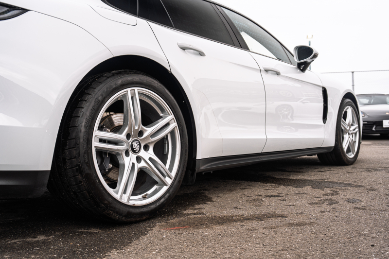 ポルシェ パナメーラ ﾍﾞｰｽｸﾞﾚｰﾄﾞ　1ｵｰﾅｰ ﾌﾞﾗｯｸﾚｻﾞｰｼｰﾄ PCMﾅﾋﾞ CayPlay LEDﾗｲﾄ PASM/ｴｱｻｽ ｴﾝﾄﾘｰD ACC ﾚｰﾝﾃﾞｨﾊﾟｰﾁｬｰﾜｰﾆﾝｸﾞ ﾊﾟﾅﾒｰﾗﾀｰﾎﾞ21ｲﾝﾁAW　2年保証