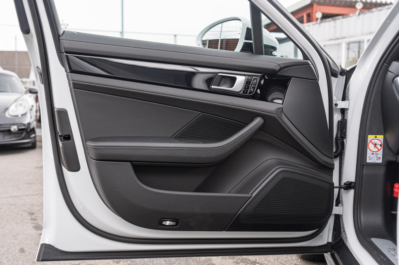 ポルシェ パナメーラ ﾍﾞｰｽｸﾞﾚｰﾄﾞ　1ｵｰﾅｰ ﾌﾞﾗｯｸﾚｻﾞｰｼｰﾄ PCMﾅﾋﾞ CayPlay LEDﾗｲﾄ PASM/ｴｱｻｽ ｴﾝﾄﾘｰD ACC ﾚｰﾝﾃﾞｨﾊﾟｰﾁｬｰﾜｰﾆﾝｸﾞ ﾊﾟﾅﾒｰﾗﾀｰﾎﾞ21ｲﾝﾁAW　2年保証