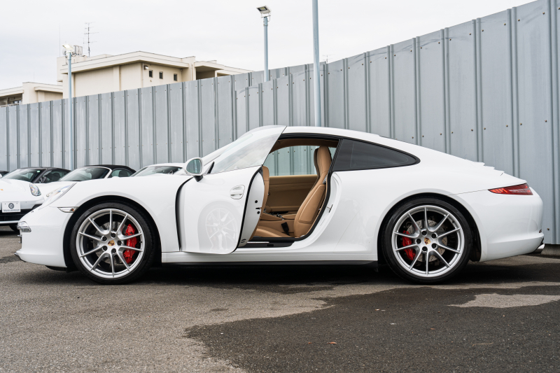 ポルシェ 911(Type991.1) ｶﾚﾗ4S ｽﾎﾟｰﾂｸﾛﾉPKG　ﾍﾞｰｼﾞｭﾚｻﾞｰｼｰﾄ ﾅﾋﾞTV ｽﾎﾟｰﾂｴｸﾞｿﾞｰｽﾄ PASM ｽﾎﾟｰﾂﾃﾞｻﾞｲﾝｽﾃｱﾘﾝｸﾞ ｵｰﾄｴｱｺﾝ 電動Dﾐﾗｰ TPM ｶﾚﾗS20ｲﾝﾁAW　2年保証