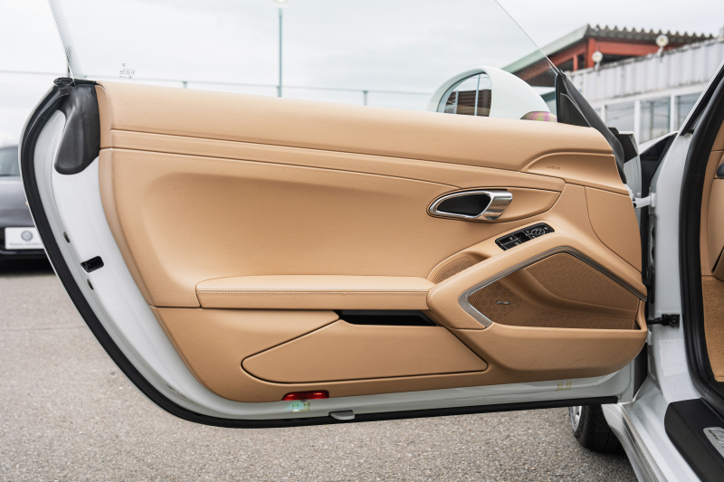 ポルシェ 911(Type991.1) ｶﾚﾗ4S ｽﾎﾟｰﾂｸﾛﾉPKG　ﾍﾞｰｼﾞｭﾚｻﾞｰｼｰﾄ ﾅﾋﾞTV ｽﾎﾟｰﾂｴｸﾞｿﾞｰｽﾄ PASM ｽﾎﾟｰﾂﾃﾞｻﾞｲﾝｽﾃｱﾘﾝｸﾞ ｵｰﾄｴｱｺﾝ 電動Dﾐﾗｰ TPM ｶﾚﾗS20ｲﾝﾁAW　2年保証