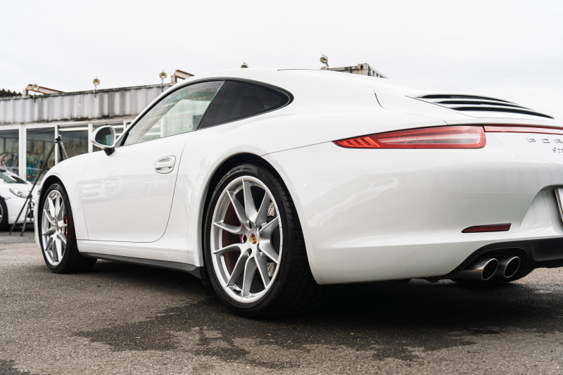 ポルシェ 911(Type991.1) ｶﾚﾗ4S ｽﾎﾟｰﾂｸﾛﾉPKG　ﾍﾞｰｼﾞｭﾚｻﾞｰｼｰﾄ ﾅﾋﾞTV ｽﾎﾟｰﾂｴｸﾞｿﾞｰｽﾄ PASM ｽﾎﾟｰﾂﾃﾞｻﾞｲﾝｽﾃｱﾘﾝｸﾞ ｵｰﾄｴｱｺﾝ 電動Dﾐﾗｰ TPM ｶﾚﾗS20ｲﾝﾁAW　2年保証