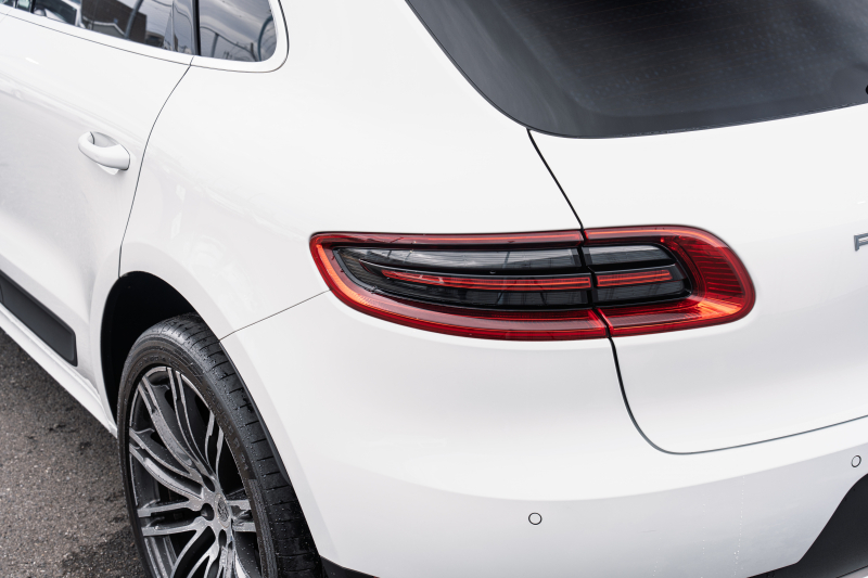 ポルシェ マカン S　MY15 ﾌﾞﾗｯｸﾚｻﾞｰｼｰﾄ ｼｰﾄﾋｰﾀｰ ﾊﾟﾉﾗﾏｻﾝﾙｰﾌ ｸﾗﾘｵﾝﾅﾋﾞ ﾌﾙｾｸﾞTV PASM PDLS ｴﾝﾄﾘｰﾄﾞﾗｲﾌﾞ 911ﾀｰﾎﾞﾃﾞｻﾞｲﾝ21ｲﾝﾁAW　2年保証