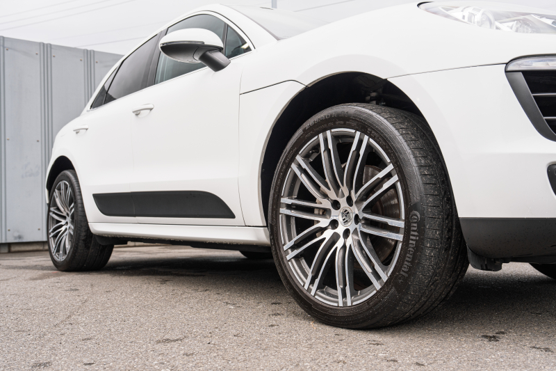 ポルシェ マカン S　MY15 ﾌﾞﾗｯｸﾚｻﾞｰｼｰﾄ ｼｰﾄﾋｰﾀｰ ﾊﾟﾉﾗﾏｻﾝﾙｰﾌ ｸﾗﾘｵﾝﾅﾋﾞ ﾌﾙｾｸﾞTV PASM PDLS ｴﾝﾄﾘｰﾄﾞﾗｲﾌﾞ 911ﾀｰﾎﾞﾃﾞｻﾞｲﾝ21ｲﾝﾁAW　2年保証