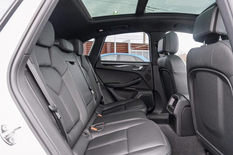 ポルシェ マカン S　MY15 ﾌﾞﾗｯｸﾚｻﾞｰｼｰﾄ ｼｰﾄﾋｰﾀｰ ﾊﾟﾉﾗﾏｻﾝﾙｰﾌ ｸﾗﾘｵﾝﾅﾋﾞ ﾌﾙｾｸﾞTV PASM PDLS ｴﾝﾄﾘｰﾄﾞﾗｲﾌﾞ 911ﾀｰﾎﾞﾃﾞｻﾞｲﾝ21ｲﾝﾁAW　2年保証