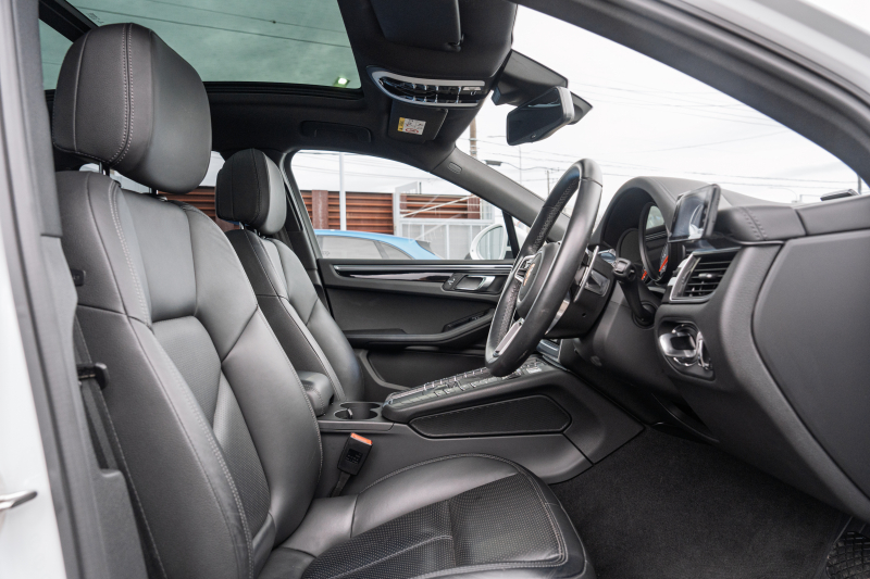 ポルシェ マカン S　MY15 ﾌﾞﾗｯｸﾚｻﾞｰｼｰﾄ ｼｰﾄﾋｰﾀｰ ﾊﾟﾉﾗﾏｻﾝﾙｰﾌ ｸﾗﾘｵﾝﾅﾋﾞ ﾌﾙｾｸﾞTV PASM PDLS ｴﾝﾄﾘｰﾄﾞﾗｲﾌﾞ 911ﾀｰﾎﾞﾃﾞｻﾞｲﾝ21ｲﾝﾁAW　2年保証