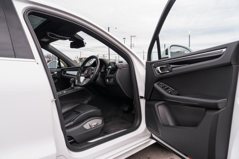 ポルシェ マカン S　MY15 ﾌﾞﾗｯｸﾚｻﾞｰｼｰﾄ ｼｰﾄﾋｰﾀｰ ﾊﾟﾉﾗﾏｻﾝﾙｰﾌ ｸﾗﾘｵﾝﾅﾋﾞ ﾌﾙｾｸﾞTV PASM PDLS ｴﾝﾄﾘｰﾄﾞﾗｲﾌﾞ 911ﾀｰﾎﾞﾃﾞｻﾞｲﾝ21ｲﾝﾁAW　2年保証