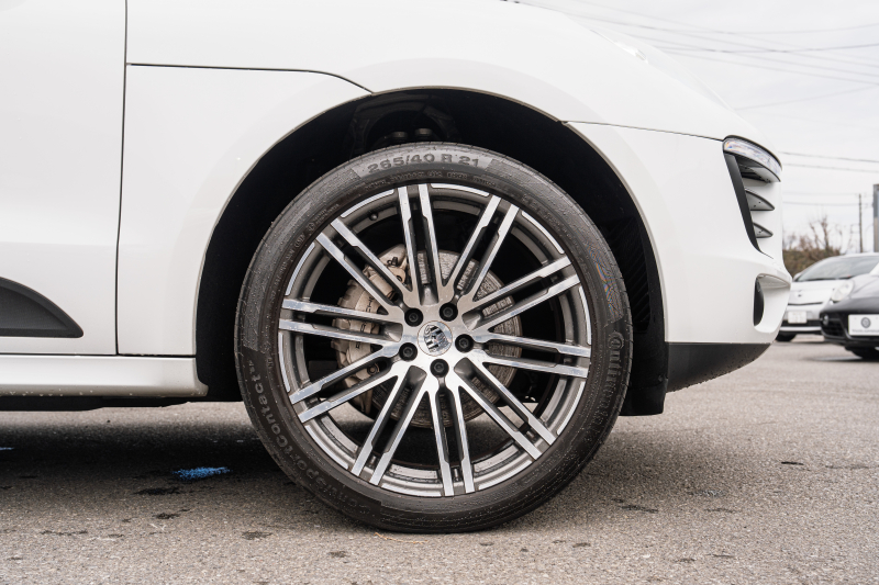 ポルシェ マカン S　MY15 ﾌﾞﾗｯｸﾚｻﾞｰｼｰﾄ ｼｰﾄﾋｰﾀｰ ﾊﾟﾉﾗﾏｻﾝﾙｰﾌ ｸﾗﾘｵﾝﾅﾋﾞ ﾌﾙｾｸﾞTV PASM PDLS ｴﾝﾄﾘｰﾄﾞﾗｲﾌﾞ 911ﾀｰﾎﾞﾃﾞｻﾞｲﾝ21ｲﾝﾁAW　2年保証