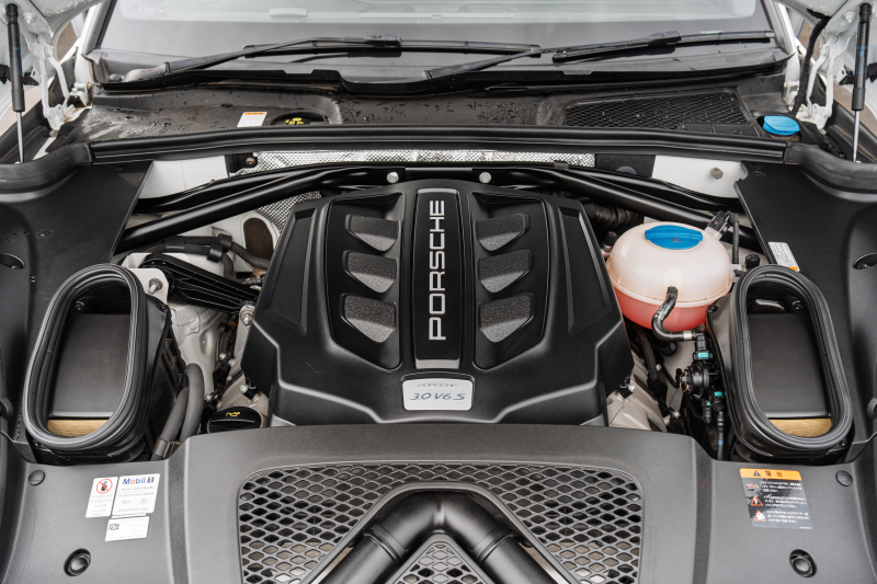 ポルシェ マカン S　MY15 ﾌﾞﾗｯｸﾚｻﾞｰｼｰﾄ ｼｰﾄﾋｰﾀｰ ﾊﾟﾉﾗﾏｻﾝﾙｰﾌ ｸﾗﾘｵﾝﾅﾋﾞ ﾌﾙｾｸﾞTV PASM PDLS ｴﾝﾄﾘｰﾄﾞﾗｲﾌﾞ 911ﾀｰﾎﾞﾃﾞｻﾞｲﾝ21ｲﾝﾁAW　2年保証