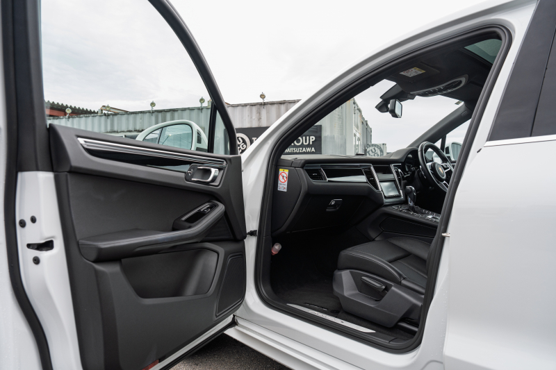 ポルシェ マカン S　MY15 ﾌﾞﾗｯｸﾚｻﾞｰｼｰﾄ ｼｰﾄﾋｰﾀｰ ﾊﾟﾉﾗﾏｻﾝﾙｰﾌ ｸﾗﾘｵﾝﾅﾋﾞ ﾌﾙｾｸﾞTV PASM PDLS ｴﾝﾄﾘｰﾄﾞﾗｲﾌﾞ 911ﾀｰﾎﾞﾃﾞｻﾞｲﾝ21ｲﾝﾁAW　2年保証