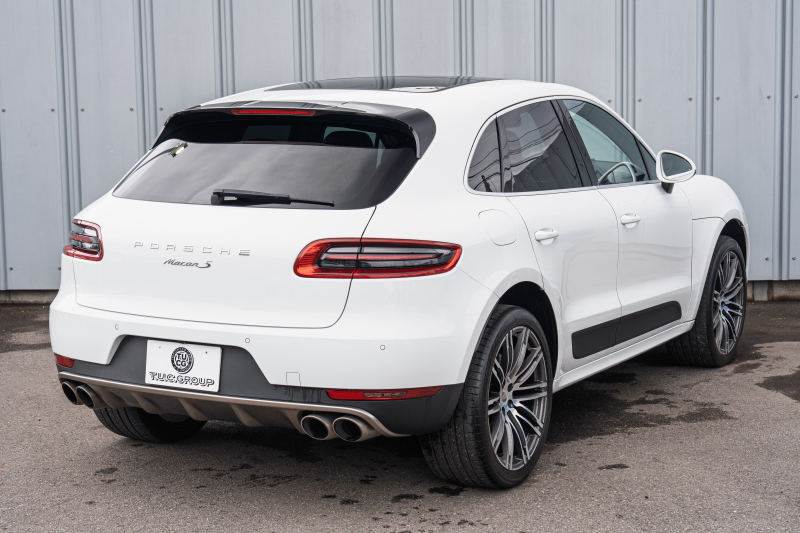 ポルシェ マカン S　MY15 ﾌﾞﾗｯｸﾚｻﾞｰｼｰﾄ ｼｰﾄﾋｰﾀｰ ﾊﾟﾉﾗﾏｻﾝﾙｰﾌ ｸﾗﾘｵﾝﾅﾋﾞ ﾌﾙｾｸﾞTV PASM PDLS ｴﾝﾄﾘｰﾄﾞﾗｲﾌﾞ 911ﾀｰﾎﾞﾃﾞｻﾞｲﾝ21ｲﾝﾁAW　2年保証