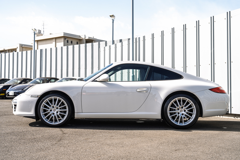 ポルシェ 911(Type997) ｶﾚﾗ　右ﾊﾝﾄﾞﾙ 後期ﾓﾃﾞﾙ ｽﾄｰﾝｸﾞﾚｰﾚｻﾞｰｼｰﾄ ｼｰﾄﾋｰﾀｰ ｸﾗﾘｵﾝﾅﾋﾞ ﾌﾙｾｸﾞTV ｷｾﾉﾝﾗｲﾄ ｵｰﾄｴｱｺﾝ ｽﾎﾟｰﾂﾃﾞｻﾞｲﾝ19ｲﾝﾁAW　2年保証
