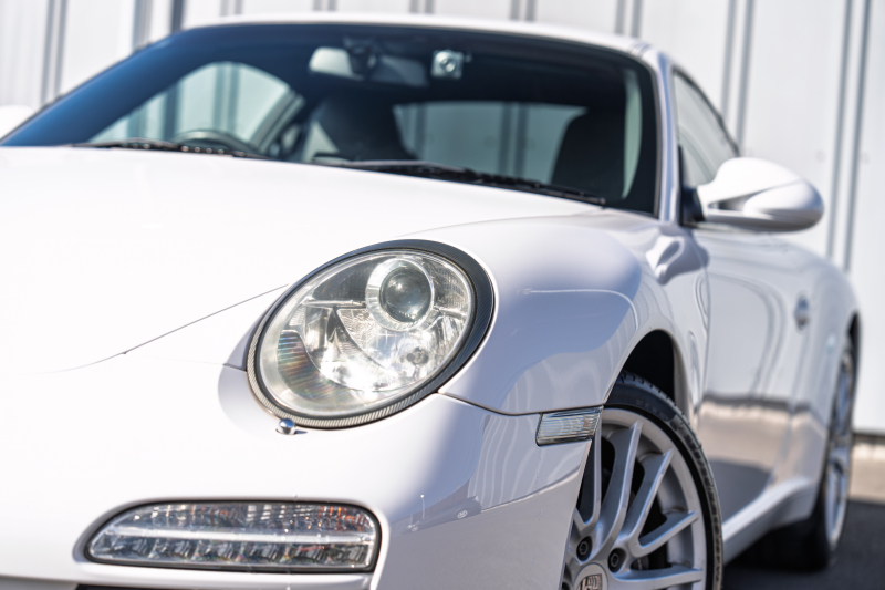 ポルシェ 911(Type997) ｶﾚﾗ　右ﾊﾝﾄﾞﾙ 後期ﾓﾃﾞﾙ ｽﾄｰﾝｸﾞﾚｰﾚｻﾞｰｼｰﾄ ｼｰﾄﾋｰﾀｰ ｸﾗﾘｵﾝﾅﾋﾞ ﾌﾙｾｸﾞTV ｷｾﾉﾝﾗｲﾄ ｵｰﾄｴｱｺﾝ ｽﾎﾟｰﾂﾃﾞｻﾞｲﾝ19ｲﾝﾁAW　2年保証