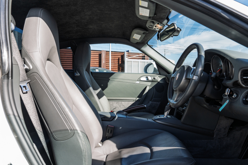 ポルシェ 911(Type997) ｶﾚﾗ　右ﾊﾝﾄﾞﾙ 後期ﾓﾃﾞﾙ ｽﾄｰﾝｸﾞﾚｰﾚｻﾞｰｼｰﾄ ｼｰﾄﾋｰﾀｰ ｸﾗﾘｵﾝﾅﾋﾞ ﾌﾙｾｸﾞTV ｷｾﾉﾝﾗｲﾄ ｵｰﾄｴｱｺﾝ ｽﾎﾟｰﾂﾃﾞｻﾞｲﾝ19ｲﾝﾁAW　2年保証