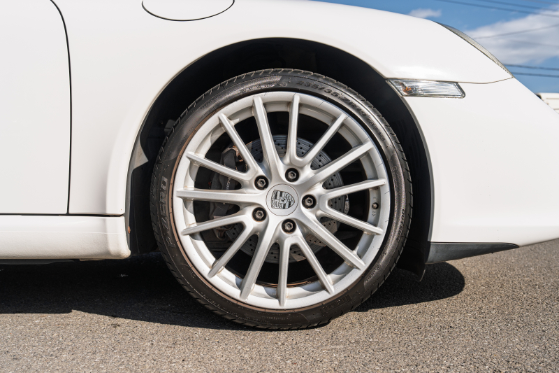 ポルシェ 911(Type997) ｶﾚﾗ　右ﾊﾝﾄﾞﾙ 後期ﾓﾃﾞﾙ ｽﾄｰﾝｸﾞﾚｰﾚｻﾞｰｼｰﾄ ｼｰﾄﾋｰﾀｰ ｸﾗﾘｵﾝﾅﾋﾞ ﾌﾙｾｸﾞTV ｷｾﾉﾝﾗｲﾄ ｵｰﾄｴｱｺﾝ ｽﾎﾟｰﾂﾃﾞｻﾞｲﾝ19ｲﾝﾁAW　2年保証