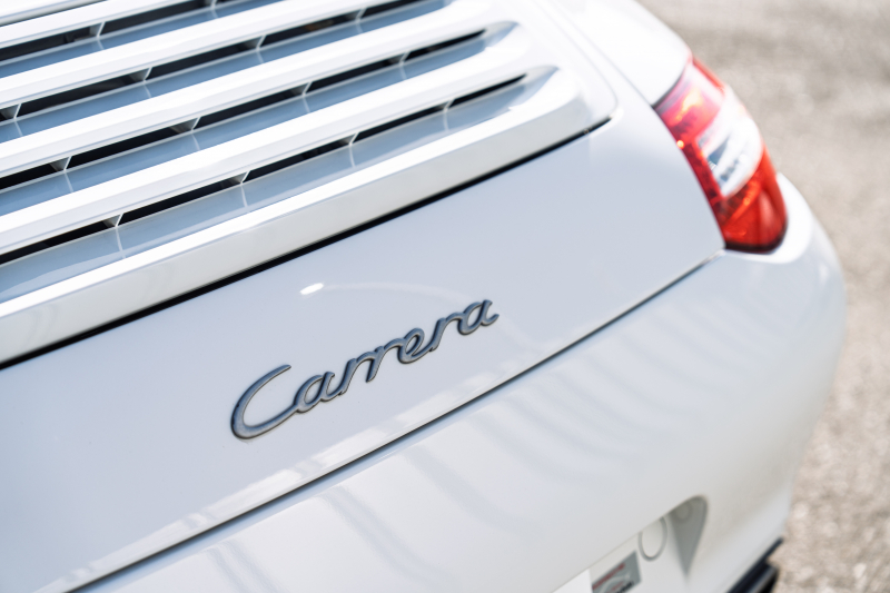 ポルシェ 911(Type997) ｶﾚﾗ　右ﾊﾝﾄﾞﾙ 後期ﾓﾃﾞﾙ ｽﾄｰﾝｸﾞﾚｰﾚｻﾞｰｼｰﾄ ｼｰﾄﾋｰﾀｰ ｸﾗﾘｵﾝﾅﾋﾞ ﾌﾙｾｸﾞTV ｷｾﾉﾝﾗｲﾄ ｵｰﾄｴｱｺﾝ ｽﾎﾟｰﾂﾃﾞｻﾞｲﾝ19ｲﾝﾁAW　2年保証