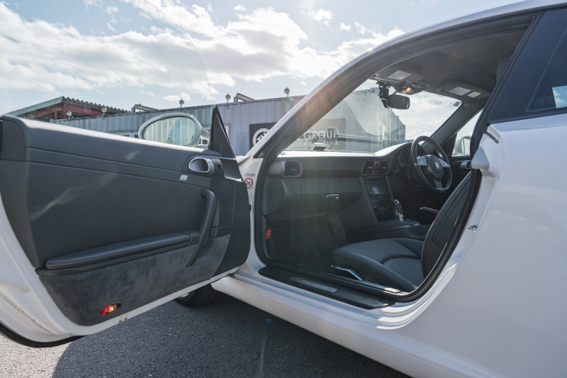 ポルシェ 911(Type997) ｶﾚﾗ　右ﾊﾝﾄﾞﾙ 後期ﾓﾃﾞﾙ ｽﾄｰﾝｸﾞﾚｰﾚｻﾞｰｼｰﾄ ｼｰﾄﾋｰﾀｰ ｸﾗﾘｵﾝﾅﾋﾞ ﾌﾙｾｸﾞTV ｷｾﾉﾝﾗｲﾄ ｵｰﾄｴｱｺﾝ ｽﾎﾟｰﾂﾃﾞｻﾞｲﾝ19ｲﾝﾁAW　2年保証